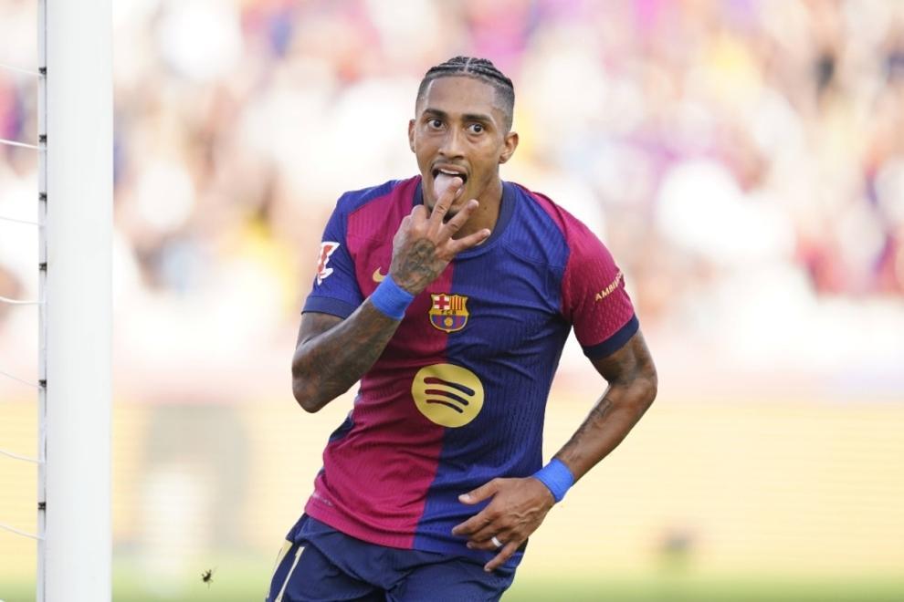 巴萨主场大捷，球员赛后激动庆祝胜利，决定开发自己.的简单介绍